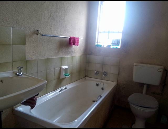 2 BEDROOM FREEHOLD FOR SALE IN KAGISO